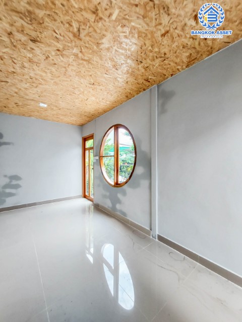 *****ทาวน์เฮ้าส์มือสองย่านปทุมธานี ม.พฤกษา60/1 รังสิต-บางพูน #หลังมุม เนื้อที่กว้างขวางถึง 27 ตร.ว. ฟังก์ชัน 3 ห้องนอน 2 ห้องน้ำ 1 ที่จอดรถ บนทำเลเดินทางสะดวก เชื่อมต่อถนนหลายเส้นทาง เพียง 12 นาทีก็ถึงรถไฟฟ้าสายสีแดง "สถานีรังสิต" ใกล้ฟิวเจอร์พาร์ค และทางด่วน "บางพูน" ราคาถูกสุดในย่านนี้! จองด่วน!